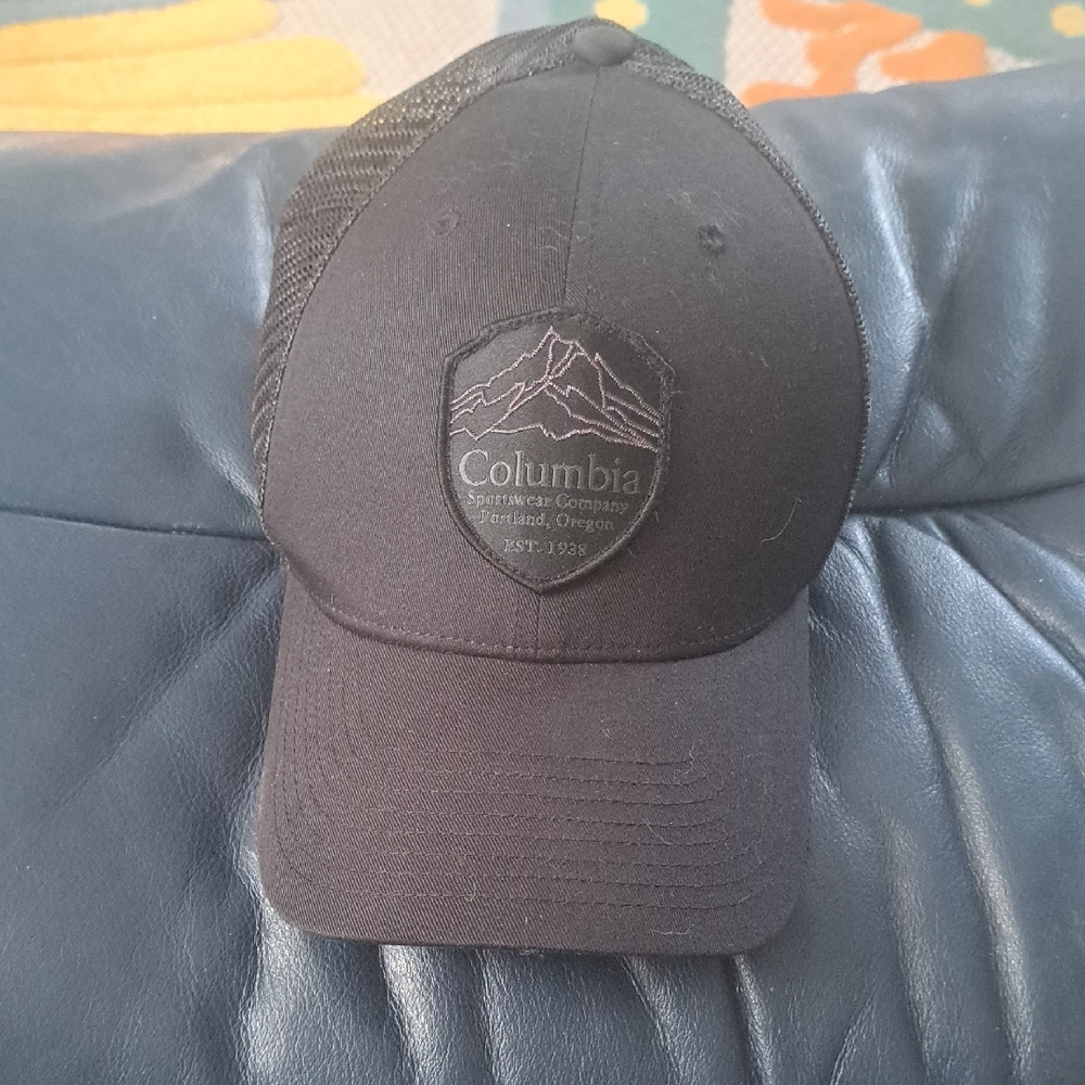 Columbia Black Mountain Logo Cap